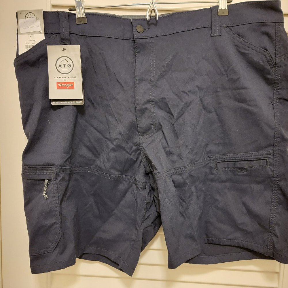 Wrangler All Terrain Gear, Men's Navy Blue Hiking Shorts 42" Waist 9" Inseam